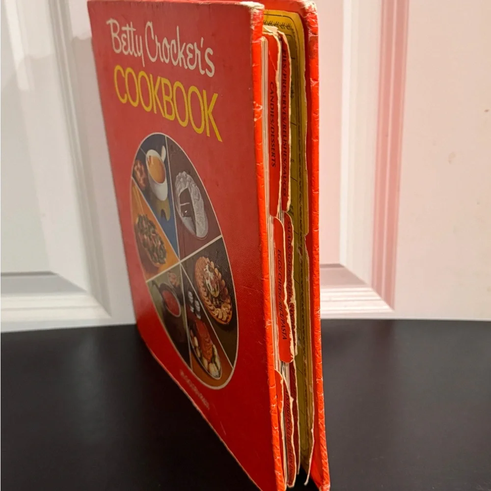 Vintage Betty Crocker's Cookbook twenty sixth printing 1976 5 ring binder book